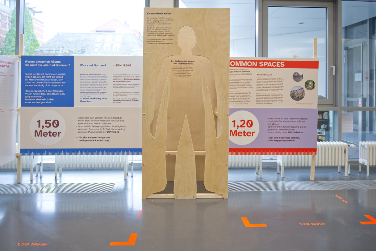 Ausstellungswand zu dem Thema Common Spaces