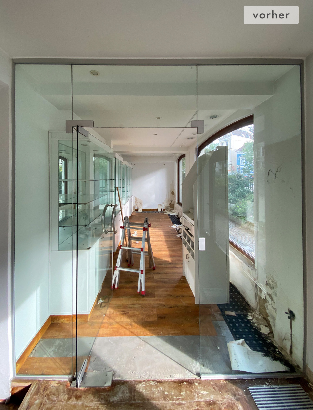 Vorher Bild vor dem Abriss der alten Möbel